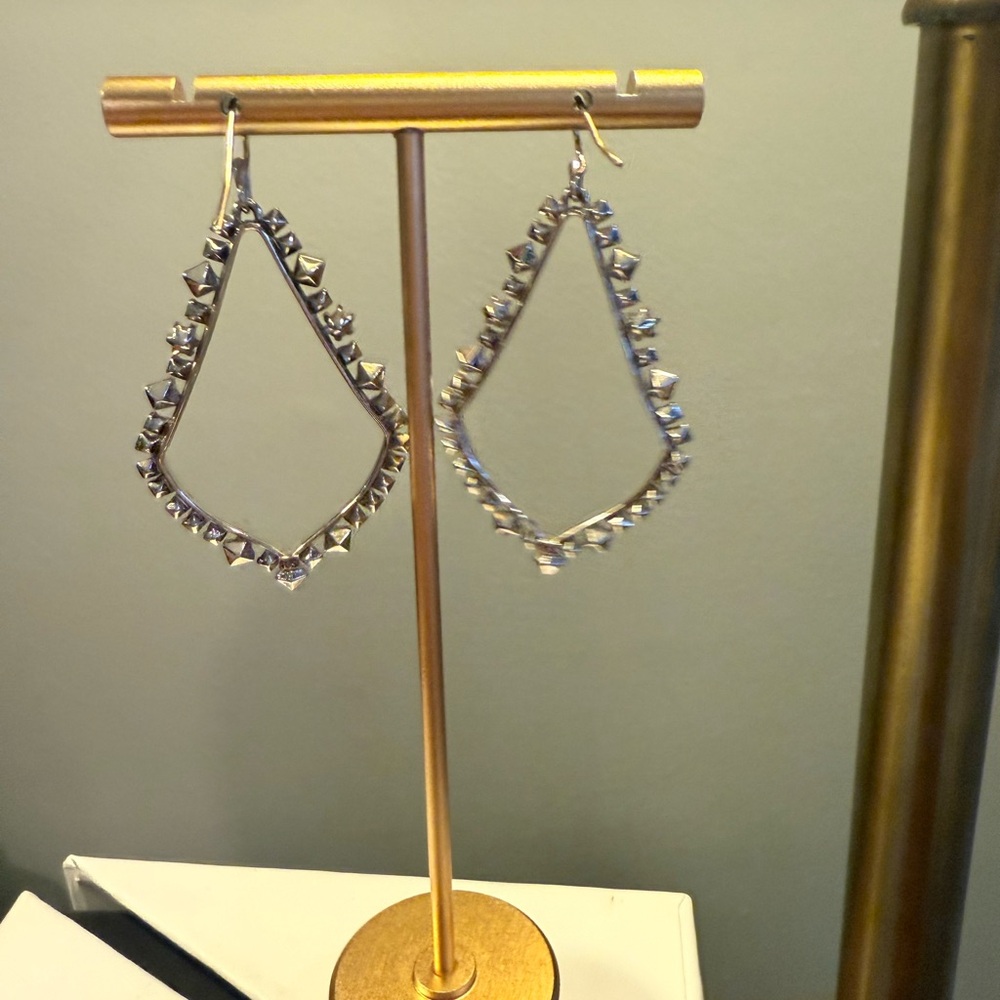 Kendra Scott Sophee Silver Diamond-Shaped 2” Drop Earrings - Picture 4 of 5